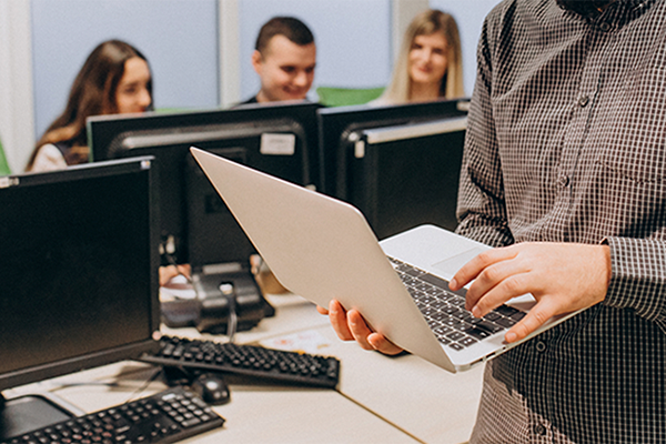 <strong>STAFF IT</strong>